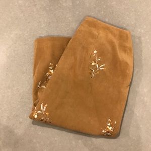 ❄️ 3/$20 ❄️ Gorgeous Tan Floral Pencil Skirt Sz 4!